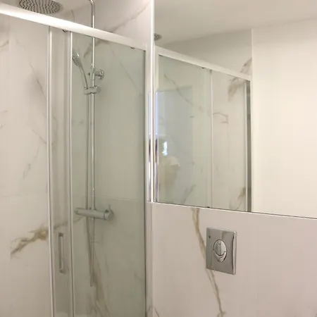 268 Letter - Charming With Balcony Apartment