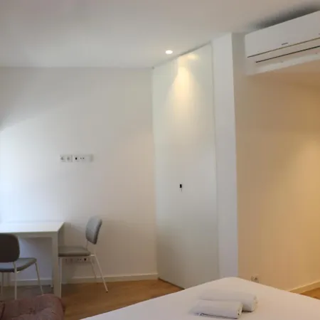 דירה 268 Letter - Charming With Balcony *