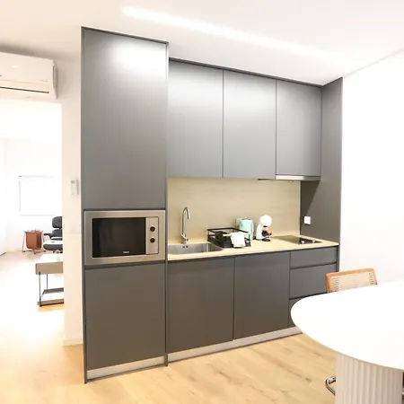 268 Letter - Charming With Balcony דירה