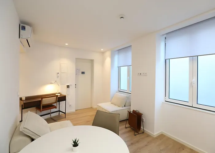 268 Letter - Charming With Balcony ליסבון