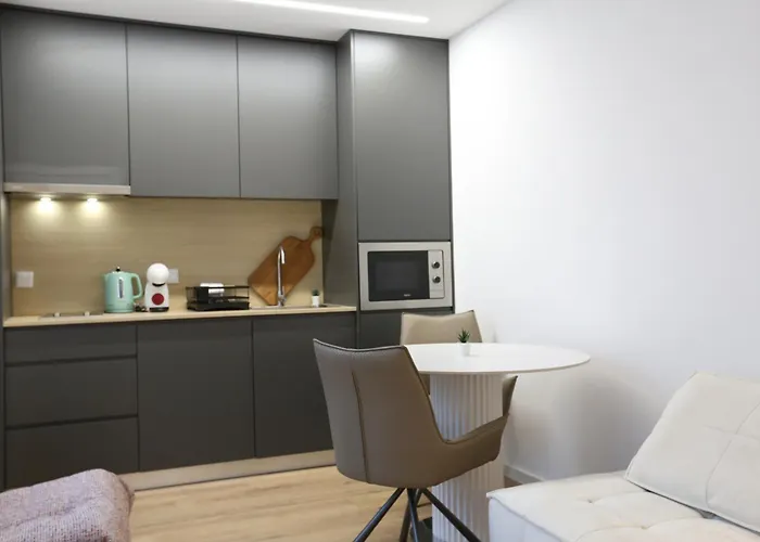 268 Letter - Charming With Balcony * ליסבון