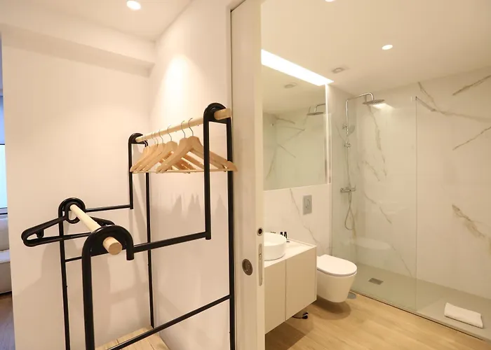 דירה 268 Letter - Charming With Balcony *