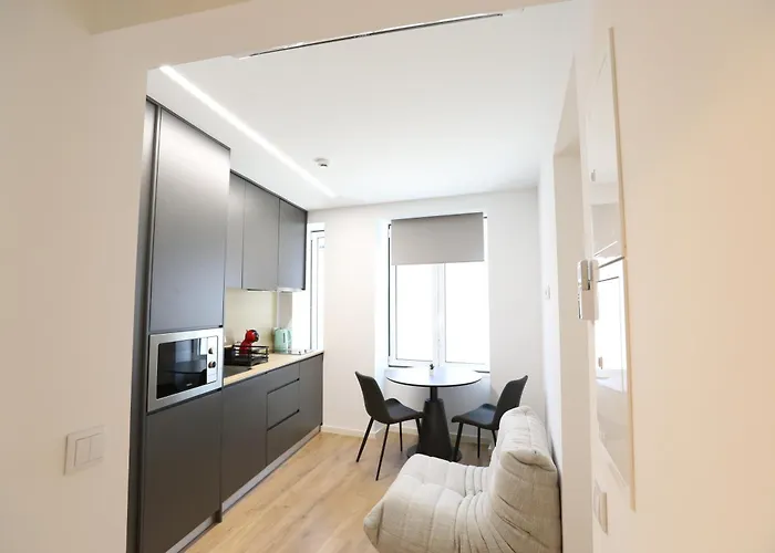 268 Letter - Charming With Balcony דירה