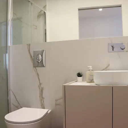 268 Letter - Charming With Balcony リスボン