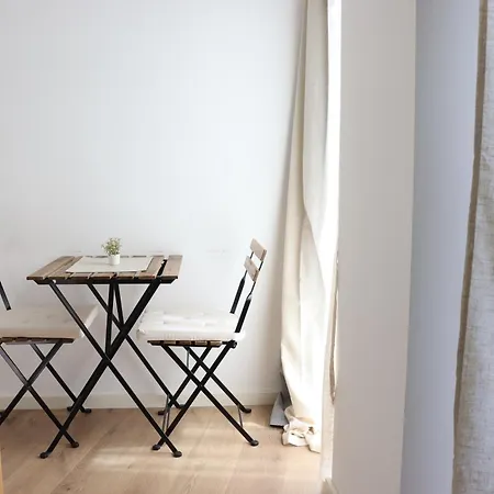 268 Letter - Charming With Balcony * リスボン