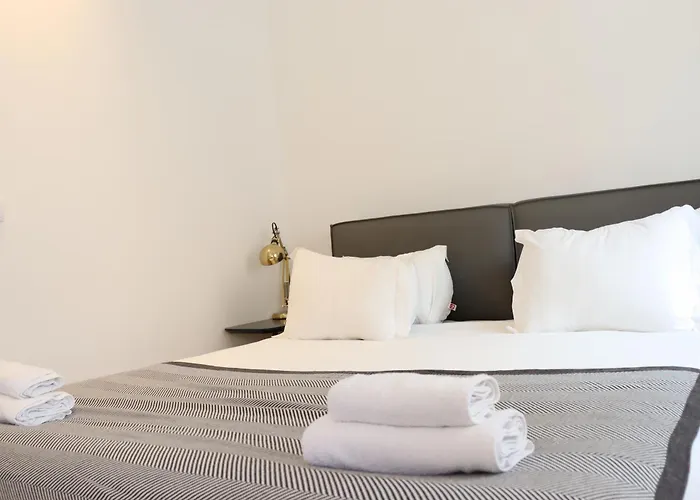 268 Letter - Charming With Balcony * ליסבון