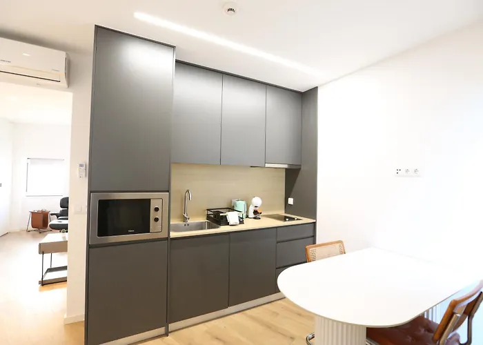 268 Letter - Charming With Balcony ליסבון