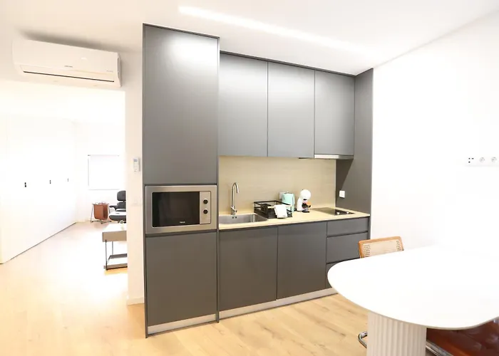 268 Letter - Charming With Balcony דירה